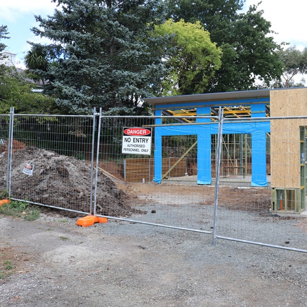 do you deliver and set up temporary fencing and what's the price for this in Abington